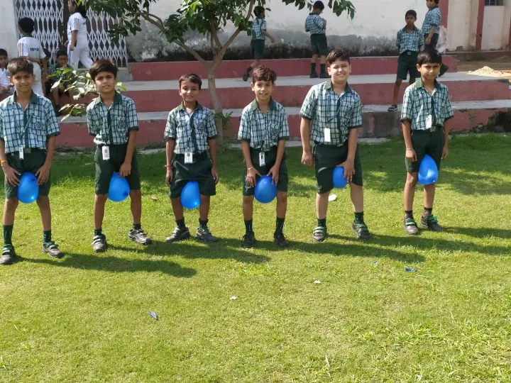 Delhi World Public School organised a balloon race activity with the students of Class 1st to 3rd.