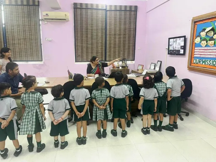 𝐃𝐞𝐥𝐡𝐢 𝐖𝐨𝐫𝐥𝐝 𝐏𝐮𝐛𝐥𝐢𝐜 𝐒𝐜𝐡𝐨𝐨𝐥  organised a school campus trip for Class Nursery