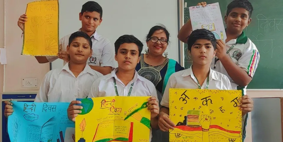 १४ सितम्बर के दिन दिल्ली वर्ल्ड पब्लिक स्कूल दादरी में हिंदी दिवस बड़े उत्साह के साथ मनाया गया